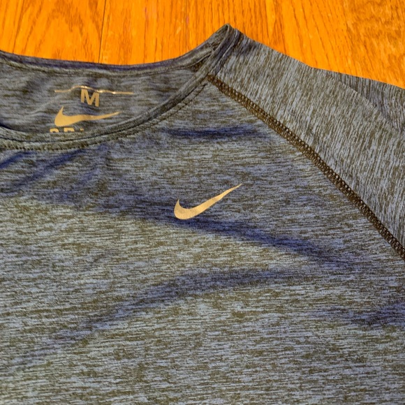 Nike Dri-FIT CLIMACOOL Heather Grey/Blue Performance T-Shirt (M) - Picture 4 of 7